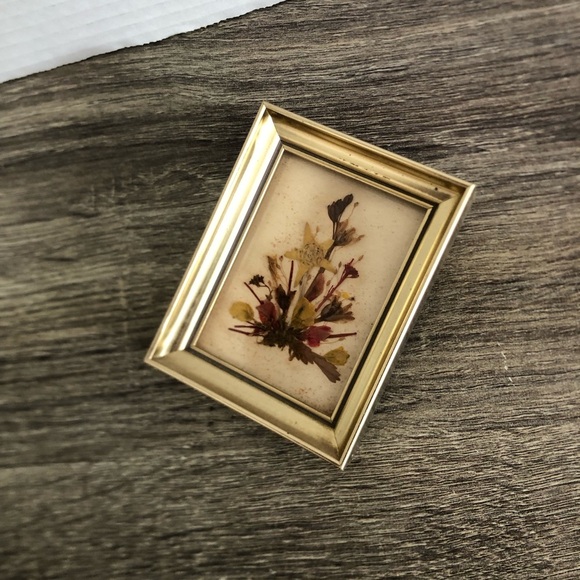 Vtg Pressed Floral Art in Gold Frame - Picture 10 of 12